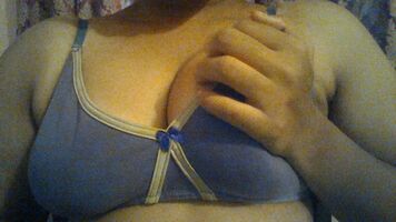 Who wants to give my boobies some love ;) Cum 'ere and grab 'em tiiight !