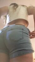 First attempt at an ass reveal with jean shorts ! Not perfect but I hope you like it 🙈💕