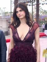 Alexandra Daddario's fit body in a gorgeous dress