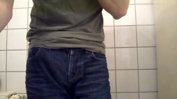 Snuck a video of yself in my friends bathroom