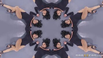 Carolina Cortez on-off kaleidoscope