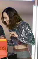 Daisy Ridley & those abs