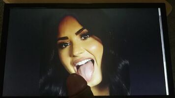 Demi eager to swallow the cum she deserves