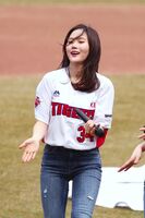 Oh My Girl - Hyojung's Jiggly Jeans Butt