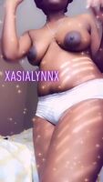cum play with you fave ebony babe 😛💦 check below for my content offerings and rates, I’m waiting ✨